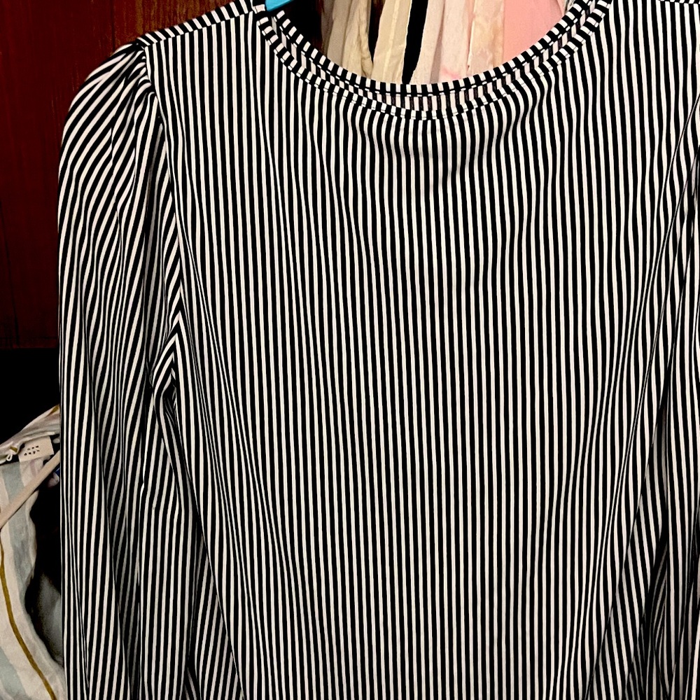 Striped long sleeve business casual shirt